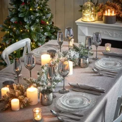 Assiette plate ronde transparente ciselée