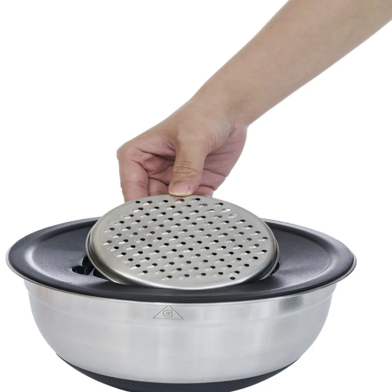 Bol à mixer inox avec base silicone et 3 râpes Ø22xH11,2cm