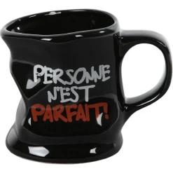 Mug déformé avec message humoristique en céramique