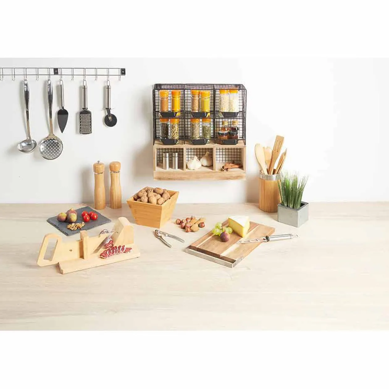 Trancheuse à charcuterie en bois naturel